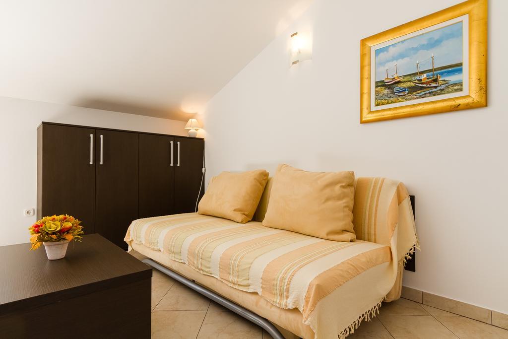 Apartments Vukelic Klenovica Room photo