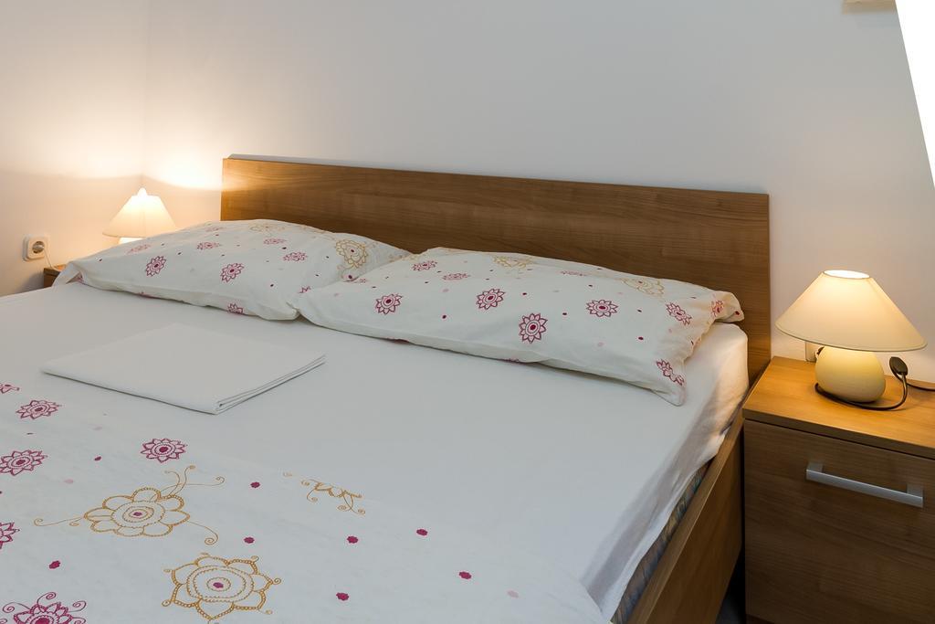 Apartments Vukelic Klenovica Room photo